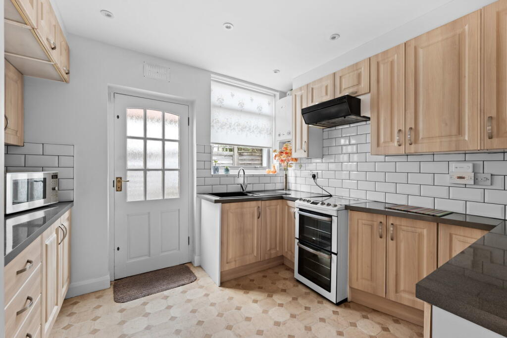 House in Epsom, Stoneleigh - View 5