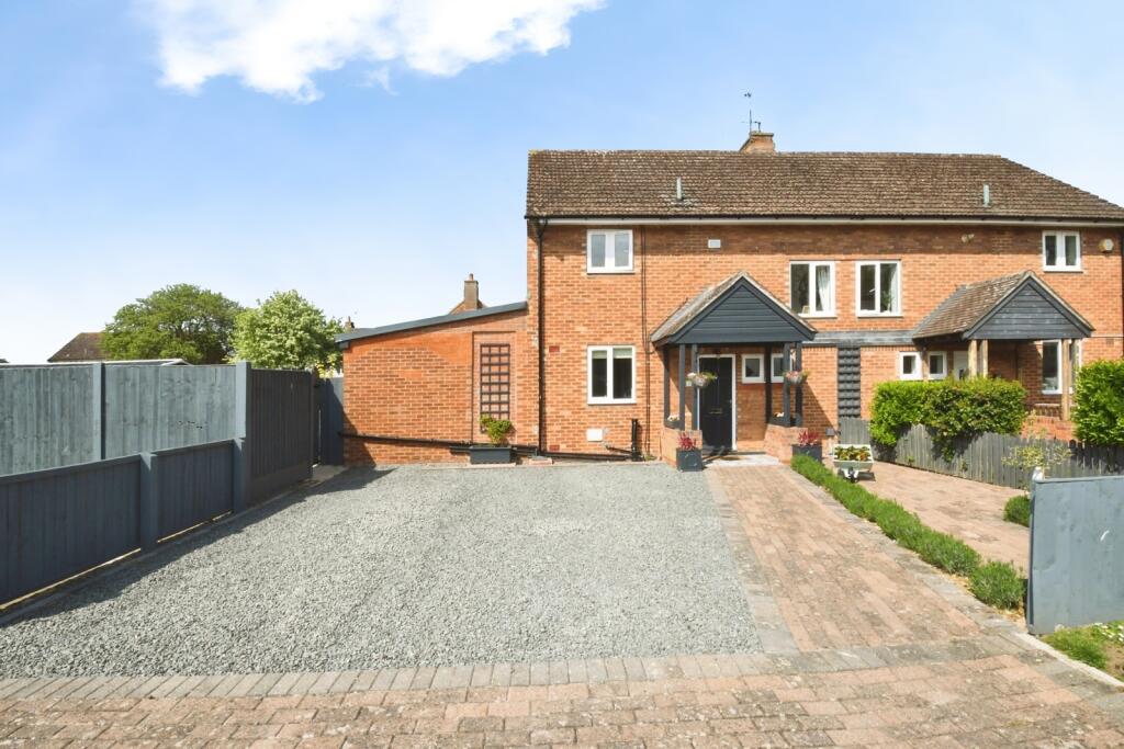 3-bed semi-detached on Gibson Green, Witham St. Hughs, Lincoln, Lincolnshire, LN6, £225,000