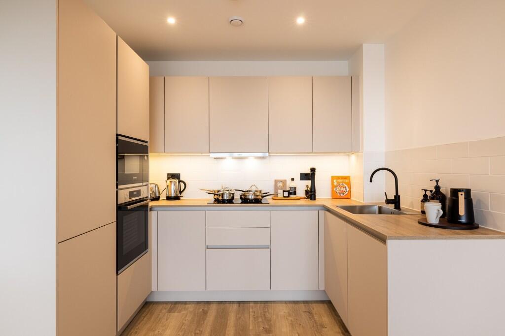 Main image of property: 6-44 Station Road, Croydon, CR0 2YT