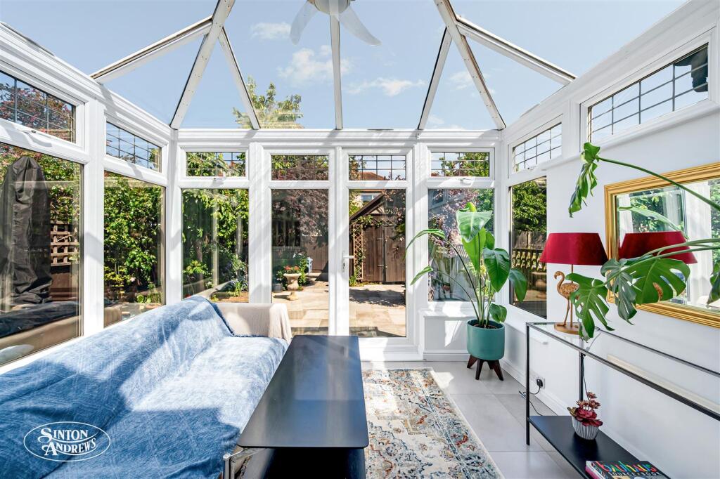 House in London, Hanwell - More