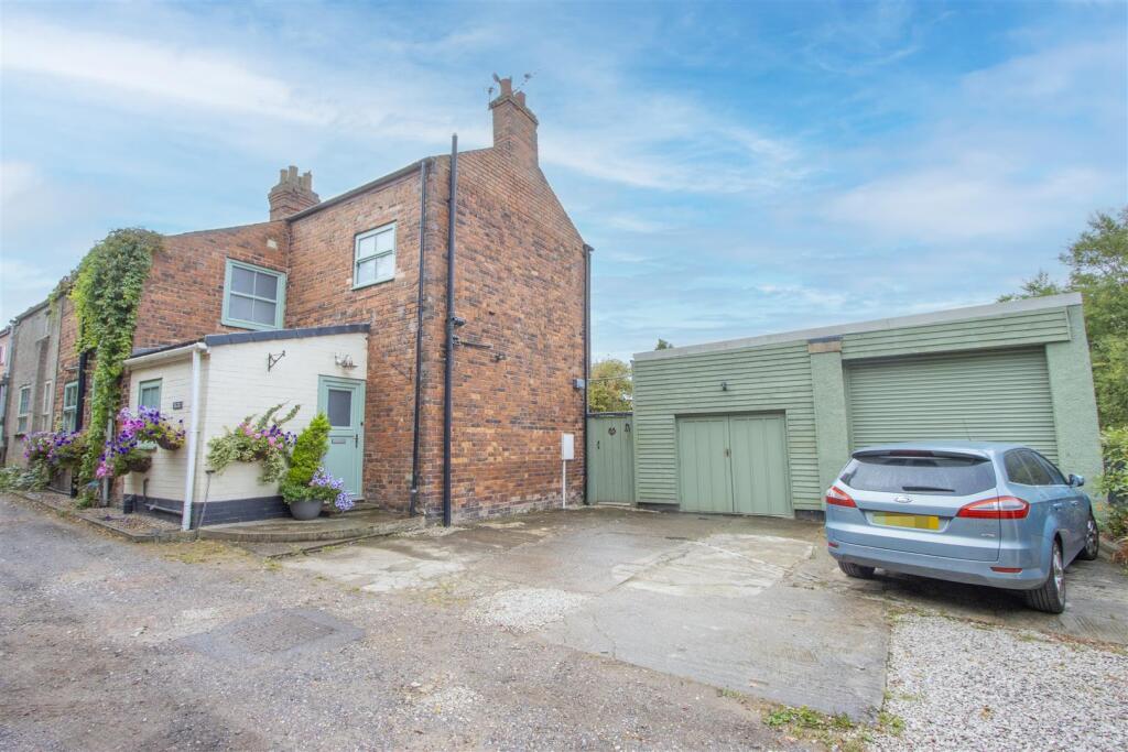 York Place, North Wingfield, Chesterfield photo 4