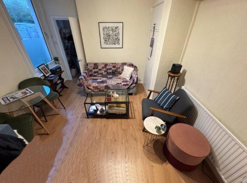Apartment in London, Fallow Corner - View 2