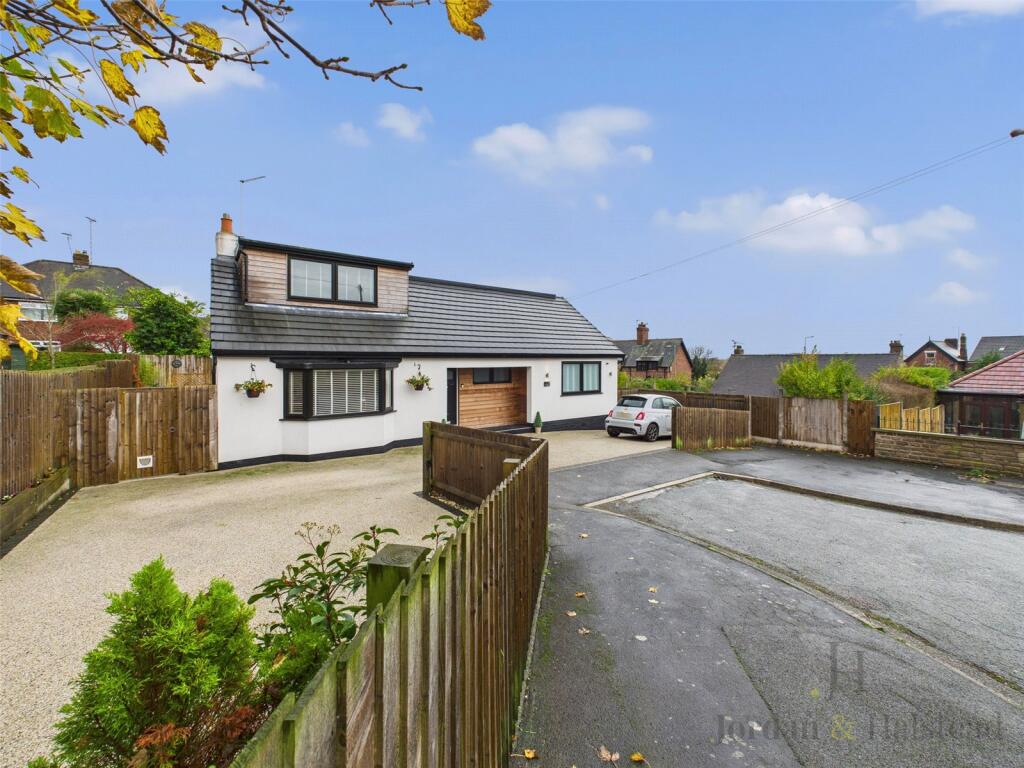 3-bed bungalow on Windsor Drive, Helsby, Frodsham, Cheshire, WA6, £525,000