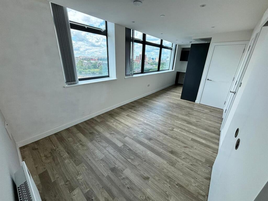 Apartment in Manchester - View 4