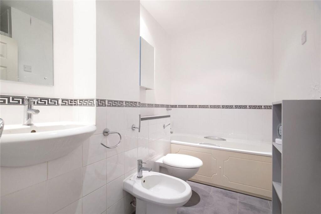Apartment in London - More
