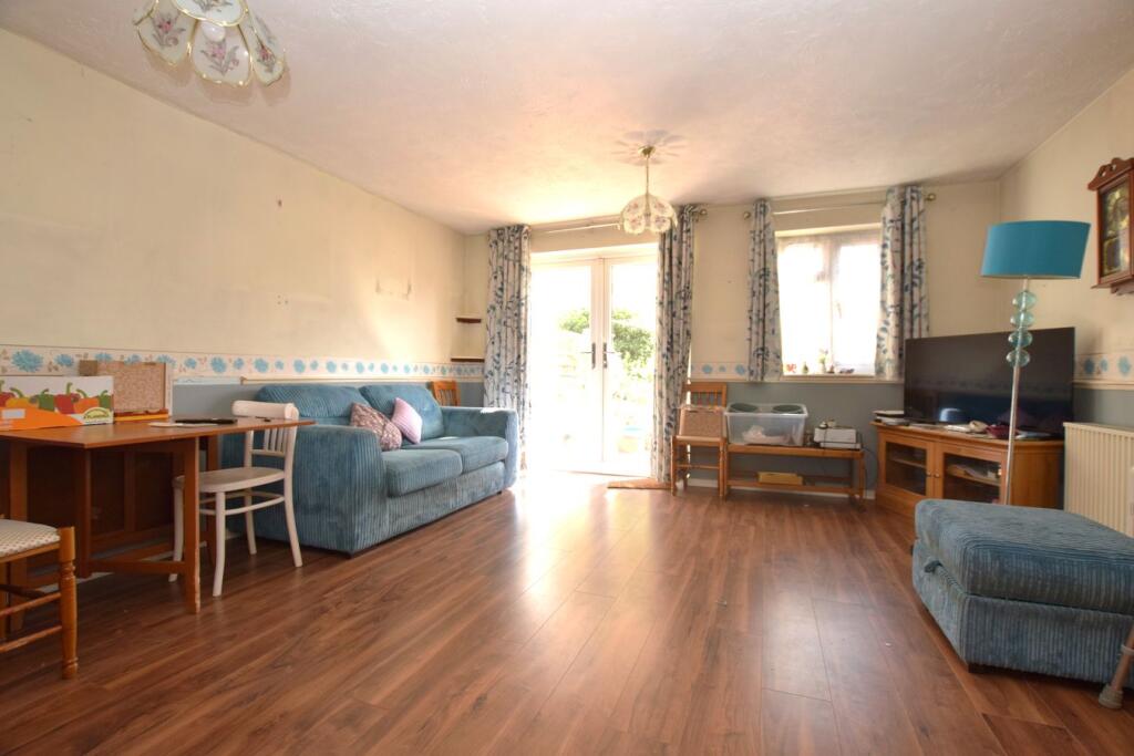 House in Basildon, Laindon Cross, Steeple View - View 2