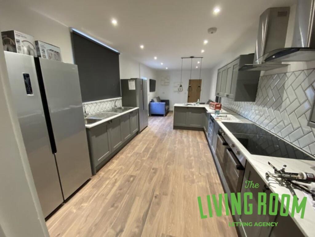 Main image of property: Splott Road, Splott, Cardiff
