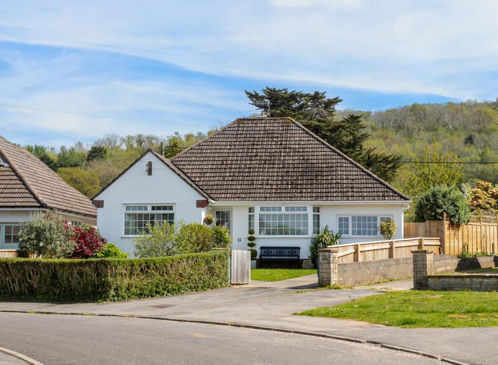 Main image of property: Oakleigh Close, Backwell, BS48