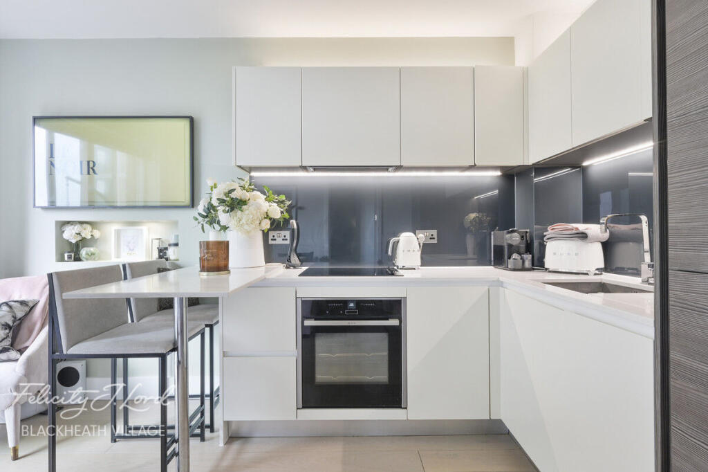 1-bed apartment on Pegler Square, LONDON SE3 9FW, £325,000