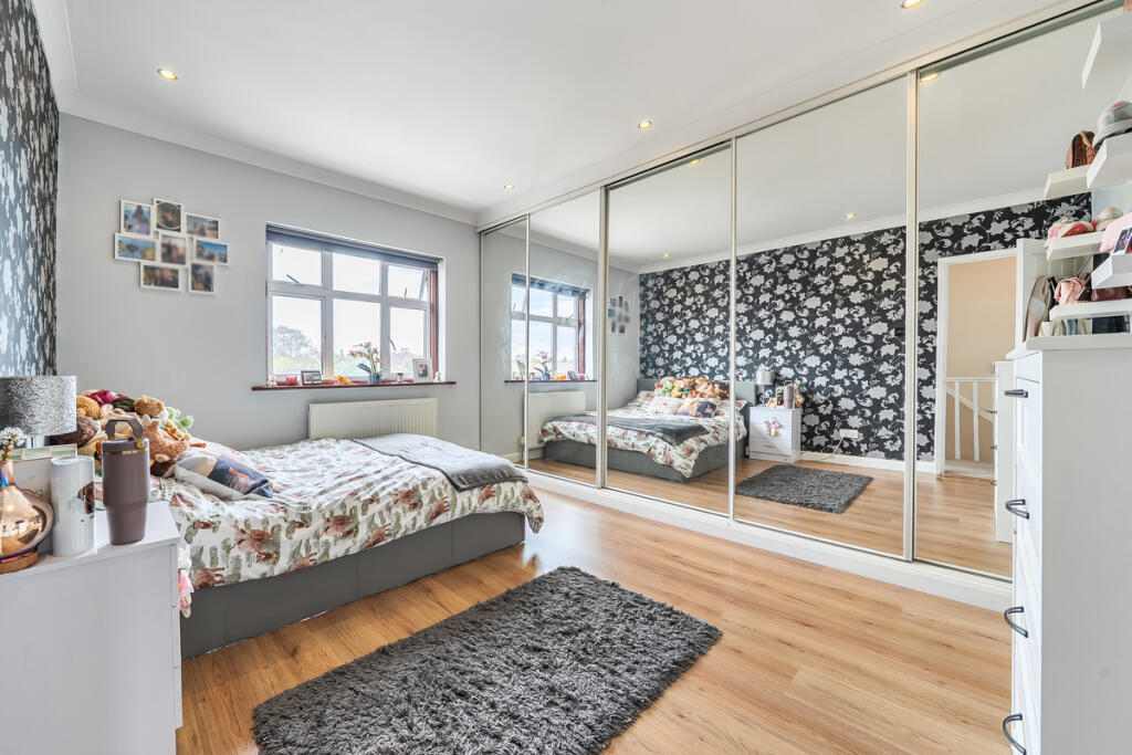 House in London, West Heath - More