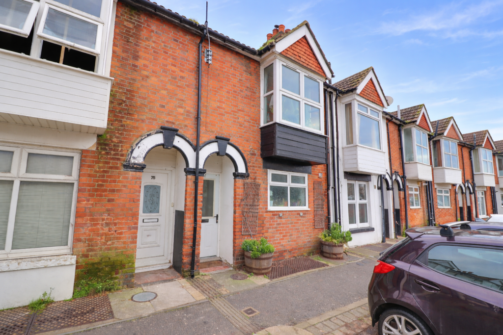 1-bed flat on Victoria Road, Woolston, £155,000