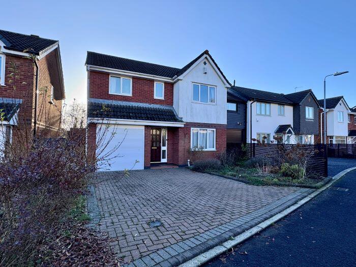 4-bed detached on 22 Greenwood Avenue, Horwich, BL6 6FA, £320,000
