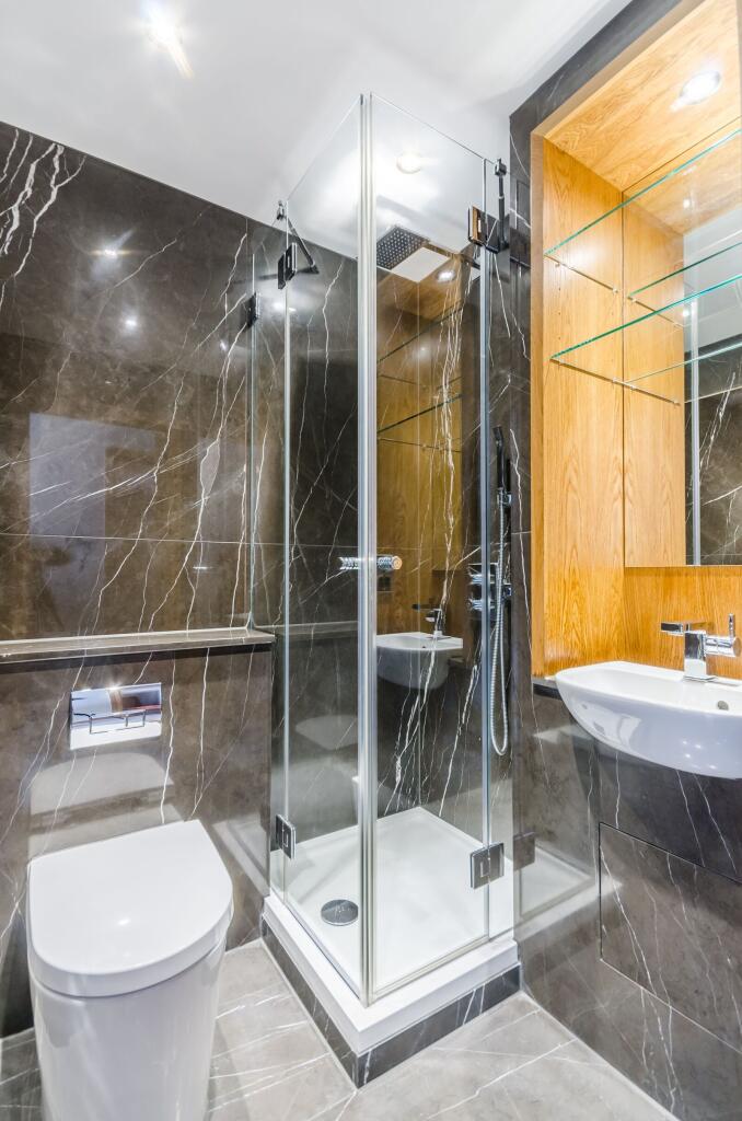 Apartment in London, City of Westminster - More