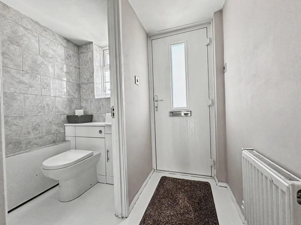 Downs View, Peacehaven, BN10 8JE photo 5