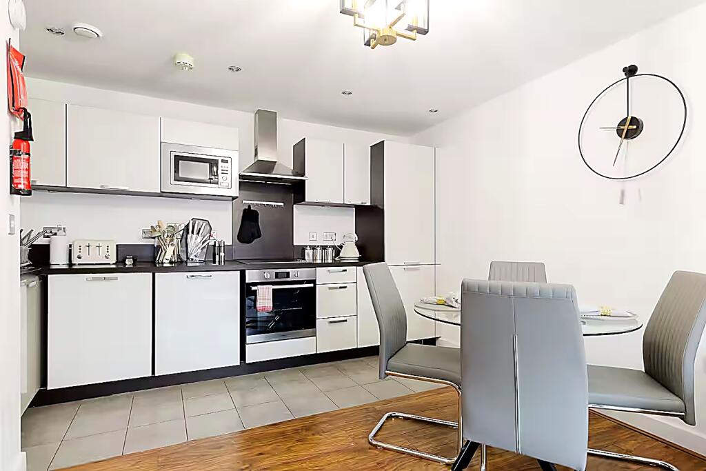 Apartment in London - View 5
