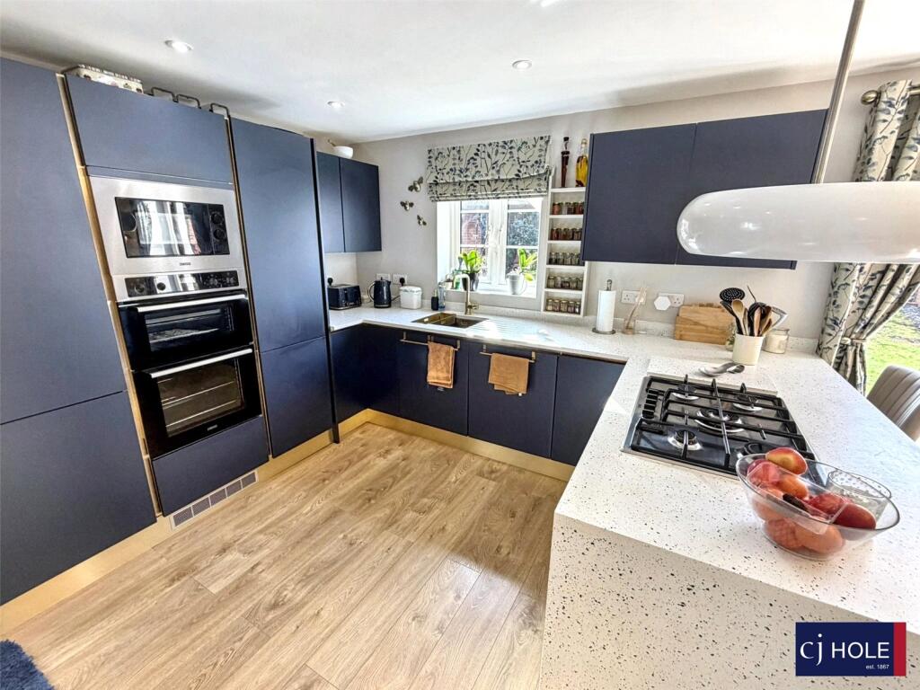 Kennel Lane, Brockworth, GL3 photo 4