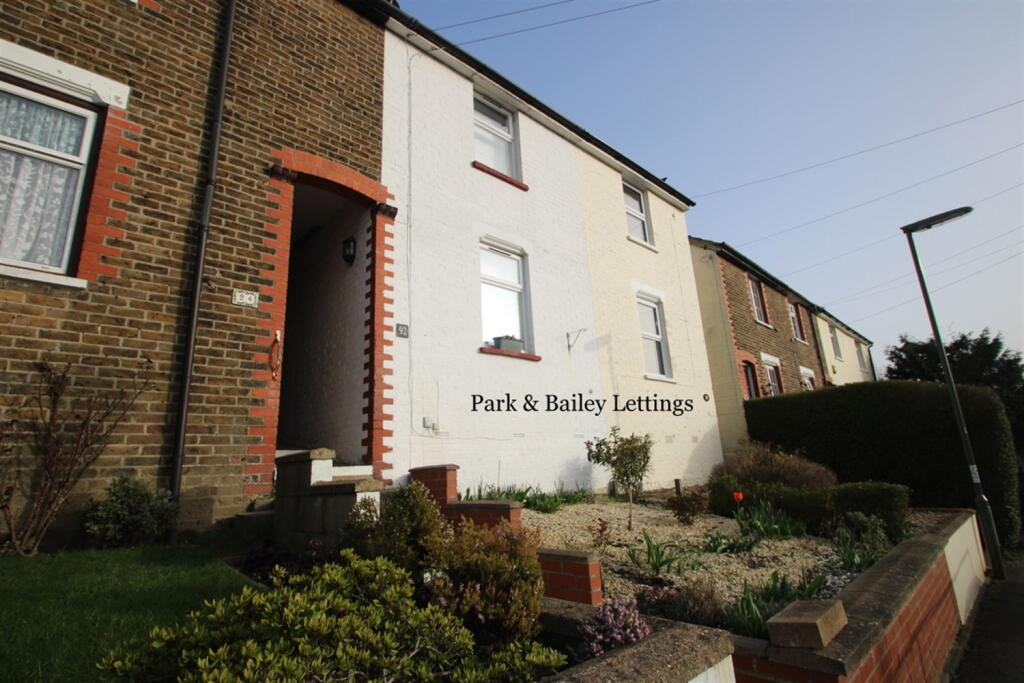 Main image of property: 2 bedroom Semi Detached House in Caterham Valley