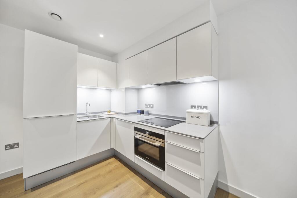 Apartment in London, Elephant and Castle - More