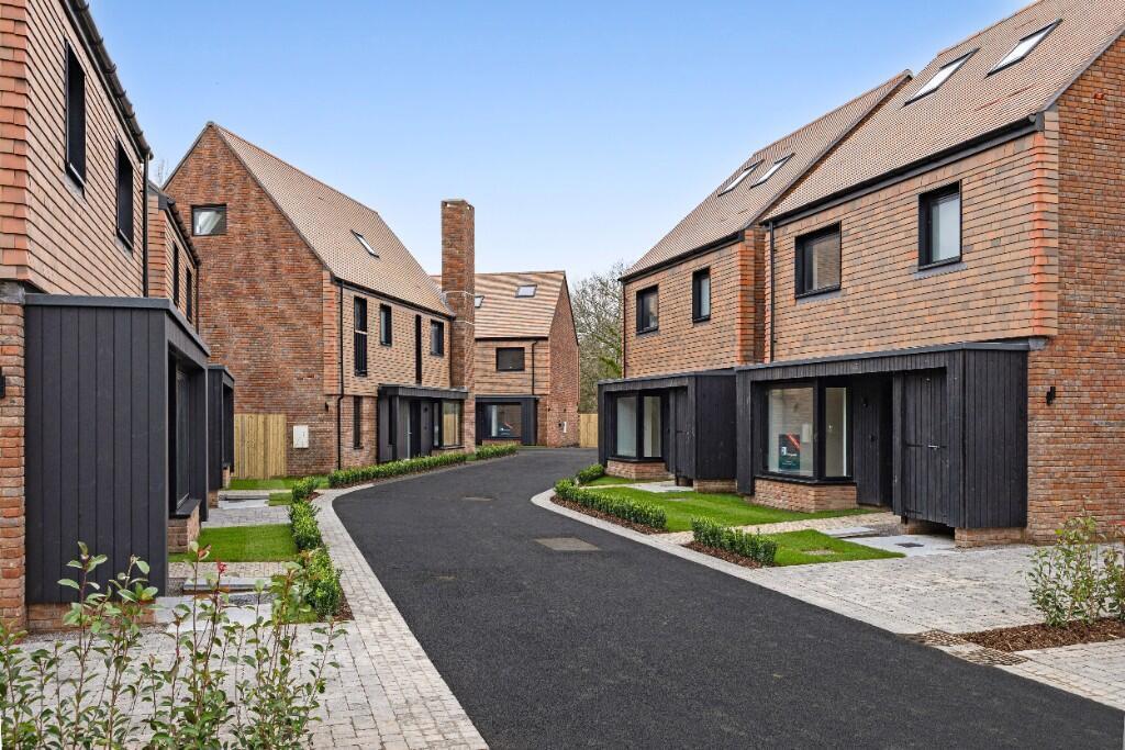 House in Waverley, Alfold - More