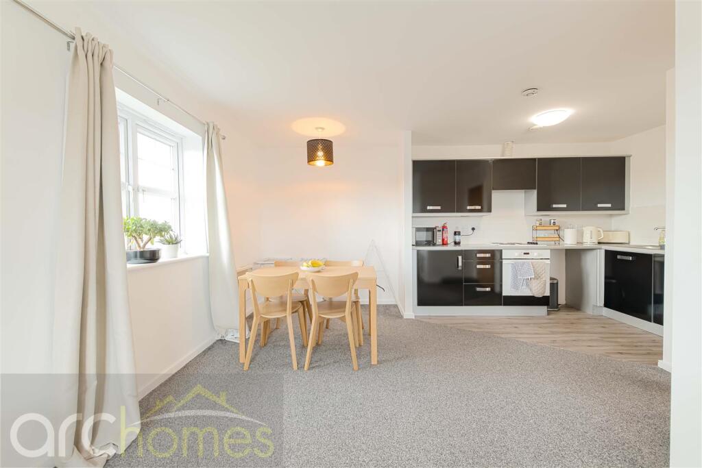 Clayborne Court, Atherton, Manchester photo 3