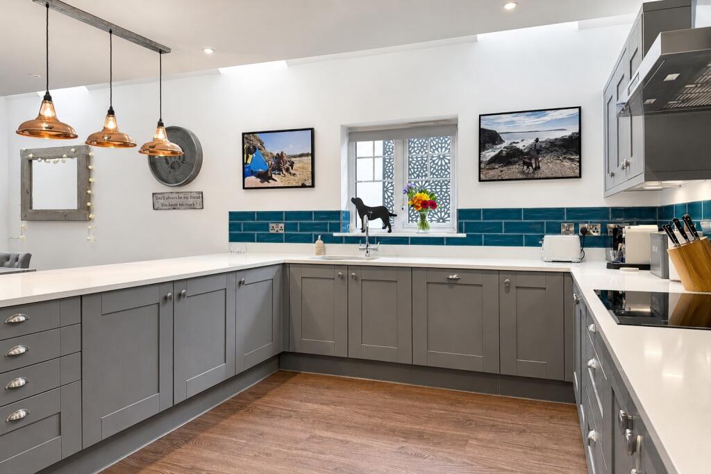 House in Padstow, Trevone - More