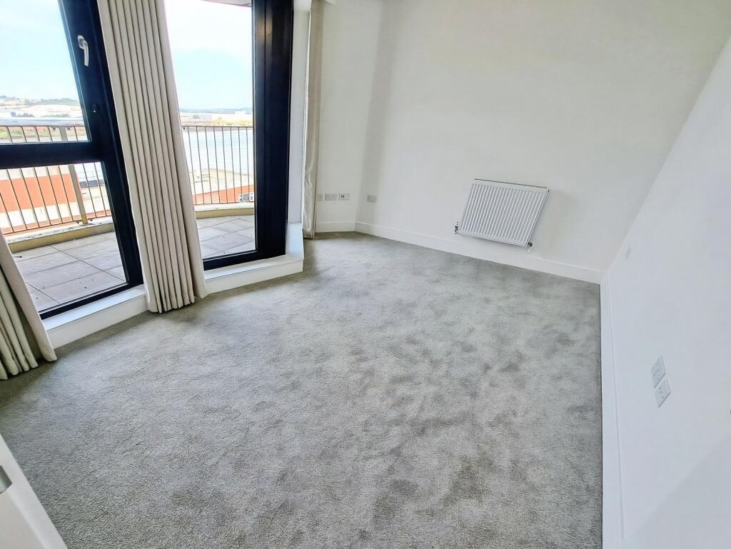 Apartment in Chatham, Medway - More