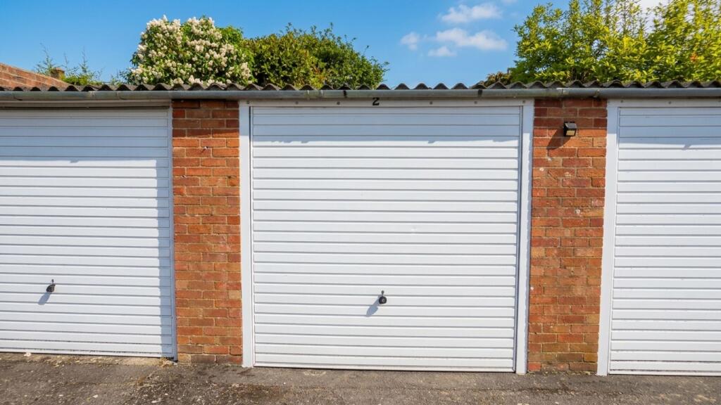 Main image of property: Welford Gardens, Abingdon, OX14