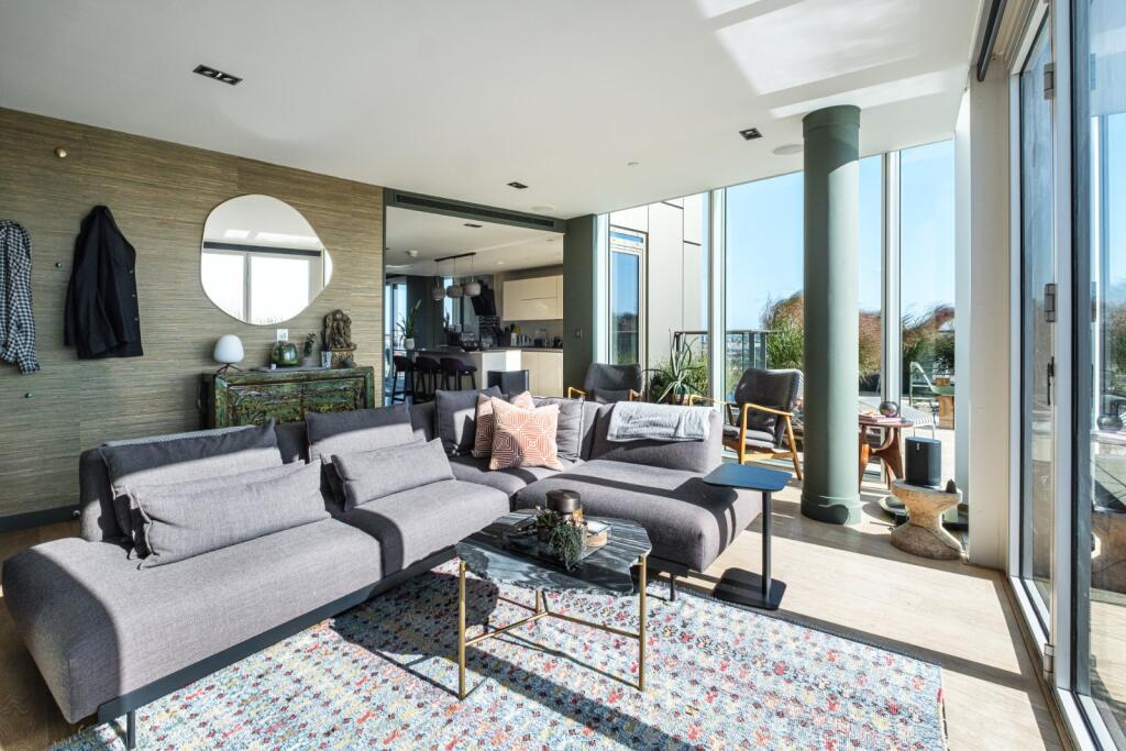 Main image of property: Avantgarde Tower, 
1 Avantgarde Place, E1