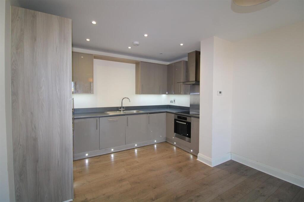 Apartment in Slough - View 3