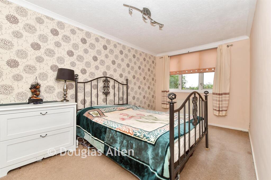 House in London, Hainault - View 5