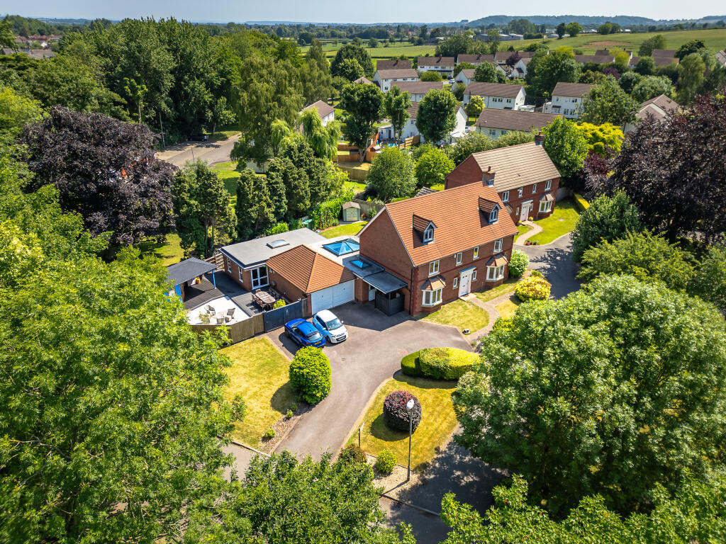6-bed detached on Queens Drive, Taunton, TA1, £1,050,000