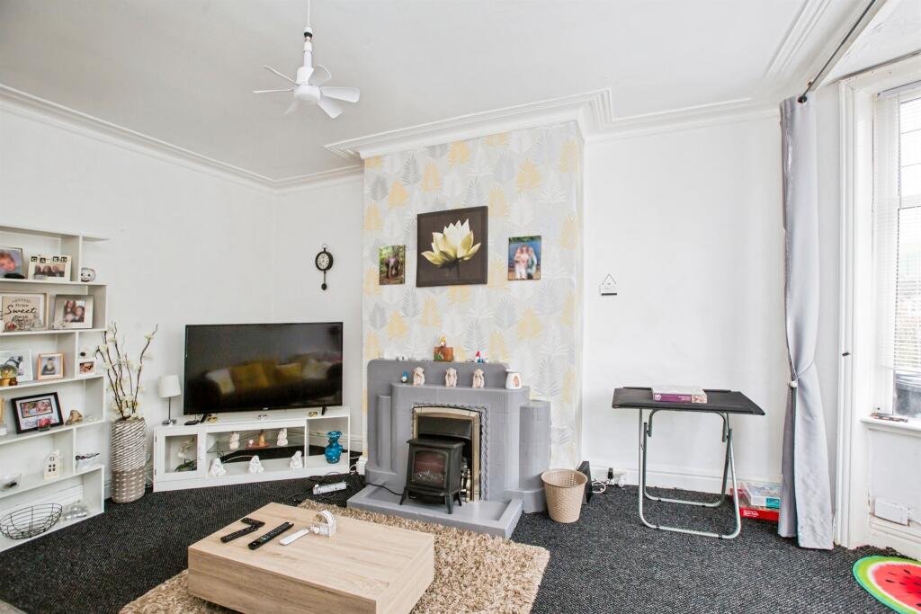 House in Calderdale, Mount Pellon, New Pellon - More
