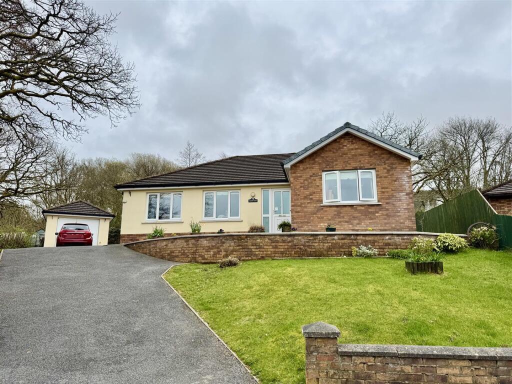 Main image of property: Maes Llewelyn, Glanamman, Ammanford