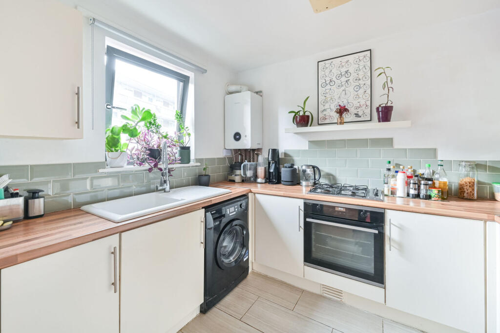 Apartment in London - View 5