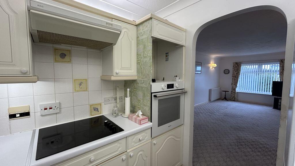 Apartment in Llandudno, Rhos-on-Sea - More