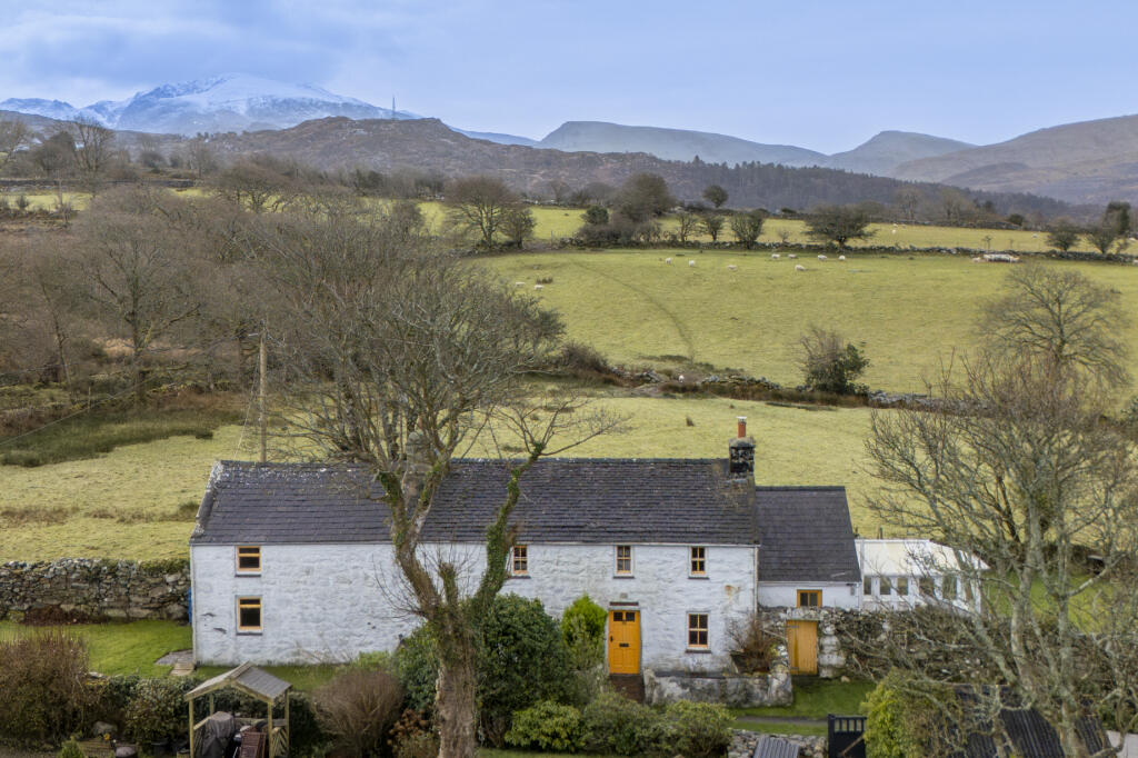 Main image of property: Fron Chwith, Deiniolen, Caernarfon, Gwynedd LL55 3NF