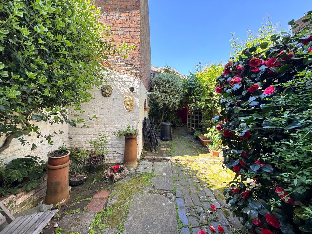 HISTORIC LYNN - Grade II Listed 4 Bed Detached Period Residence on Queen Street photo 2