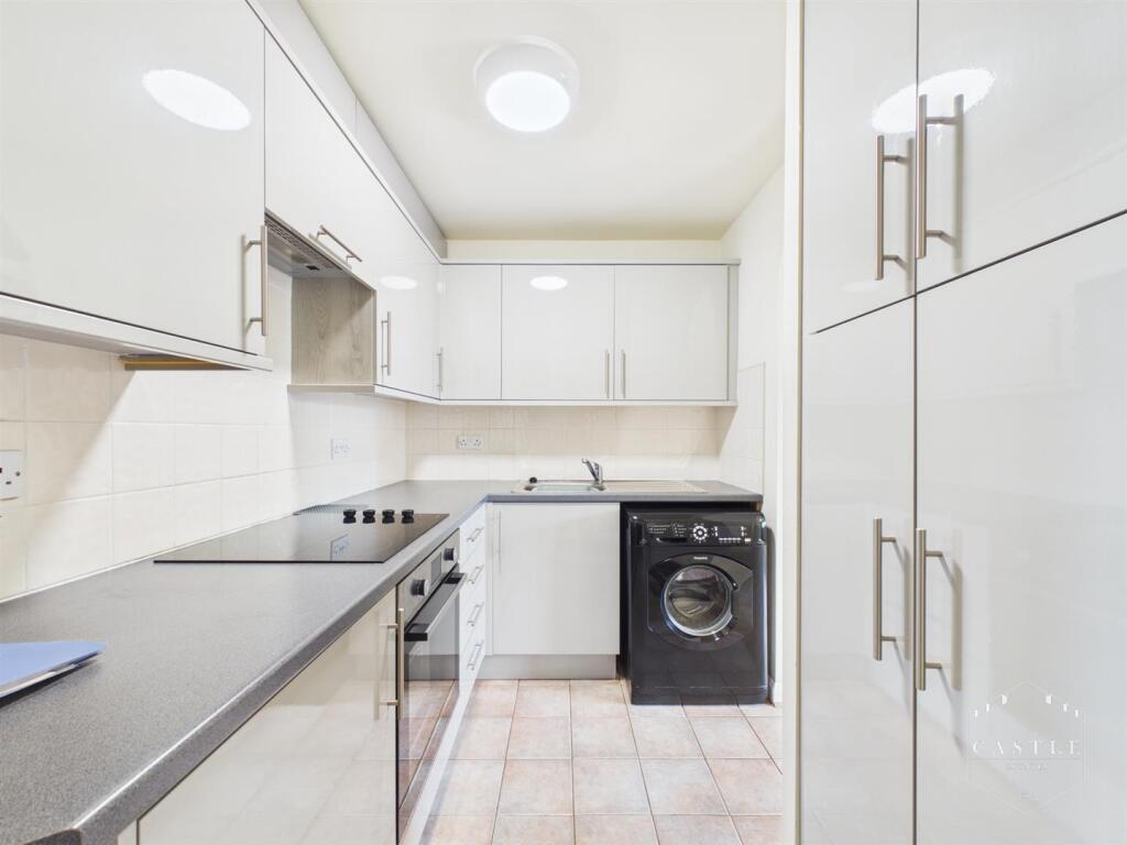 House in Hinckley and Bosworth, Lash Hill, Burbage - View 3