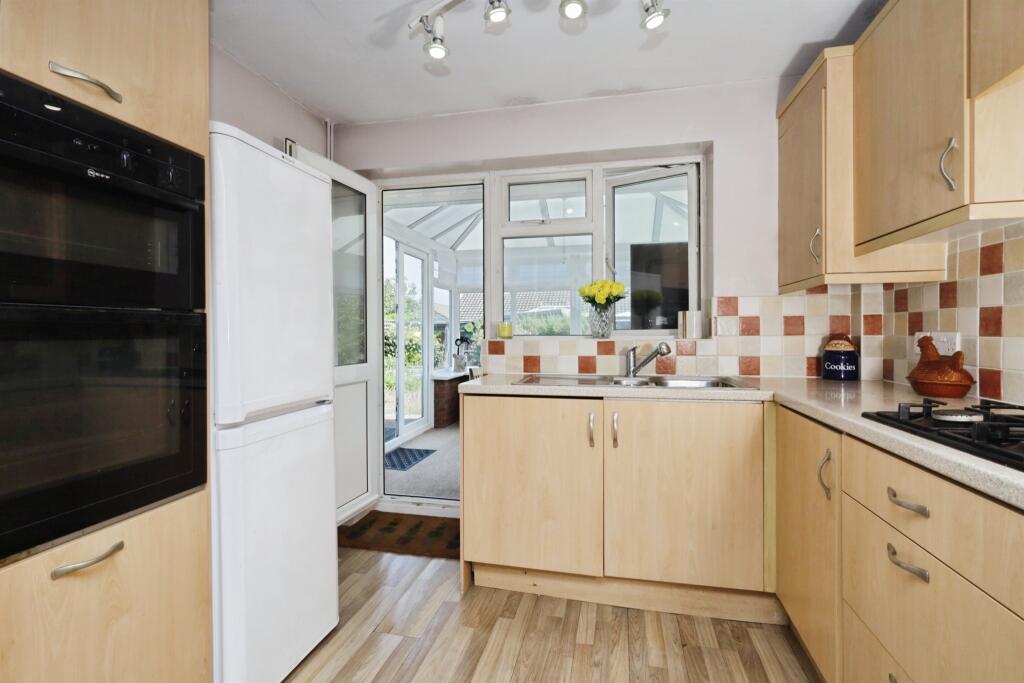 Hawksbridge Close, Eastbourne photo 5