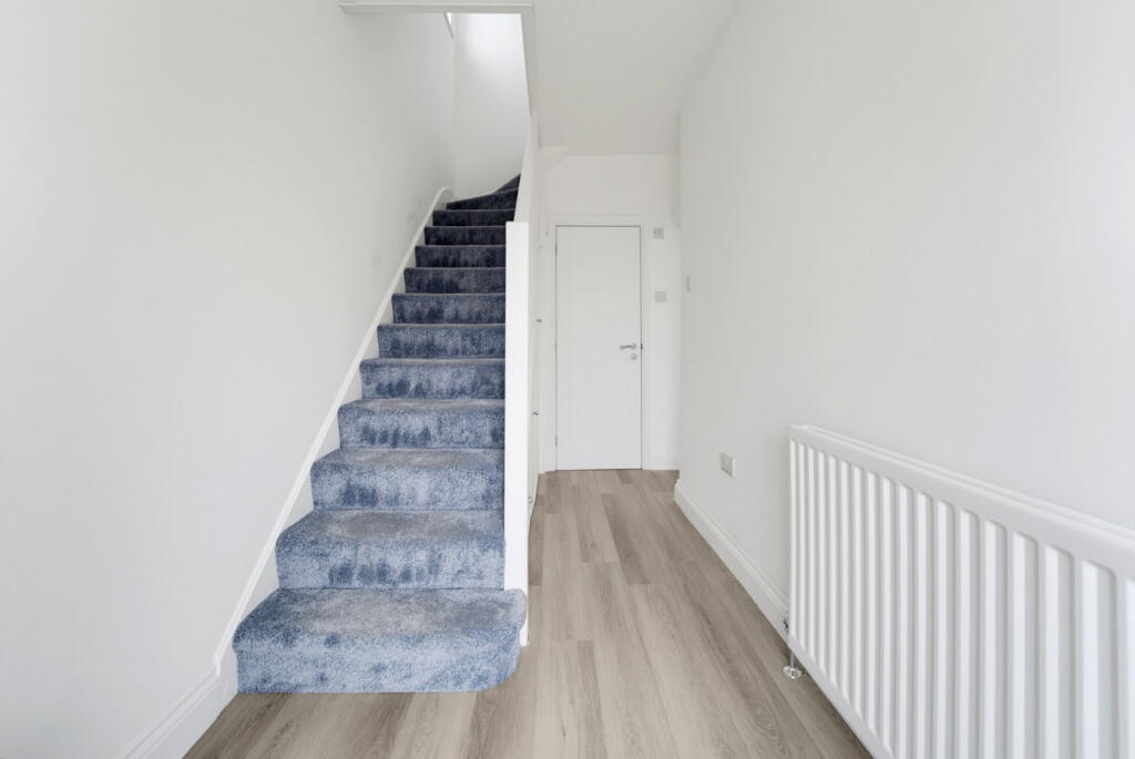 House in Twickenham - View 3