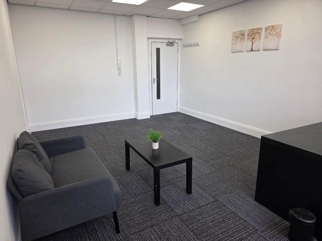 Main image of property: 1.8 Oakwood Lane, Leeds, West Yorkshire, LS8