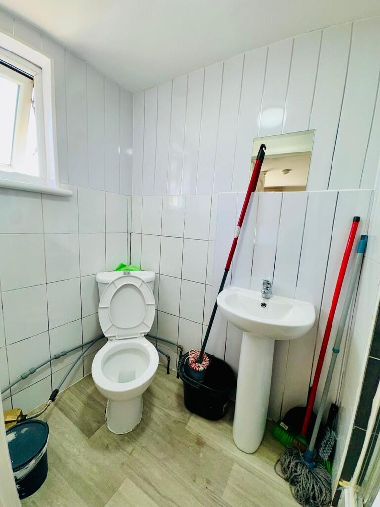 Main image of property: 231-233 Hoe Street, Walthamstow