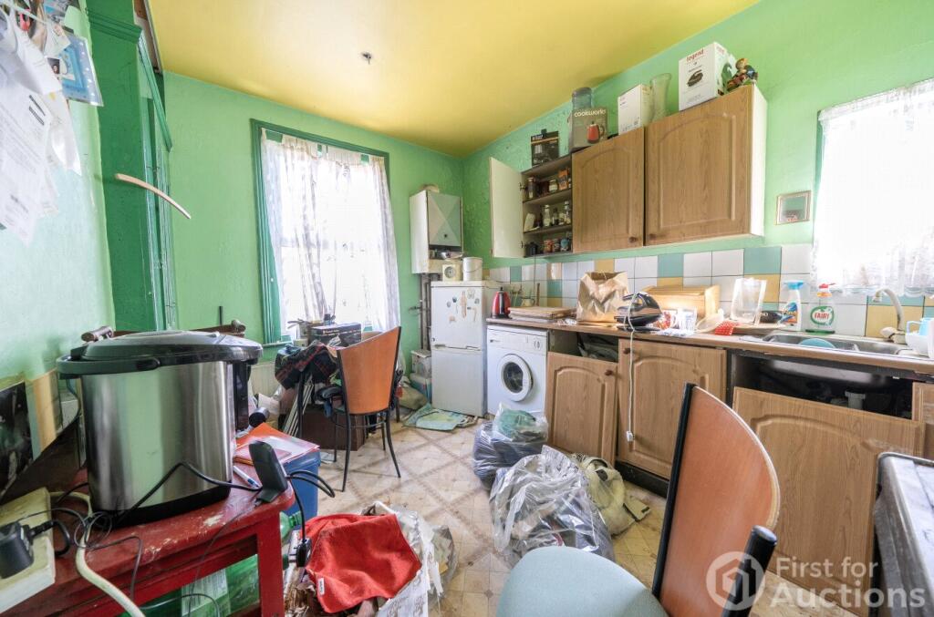 Apartment in Southend-on-Sea - View 4