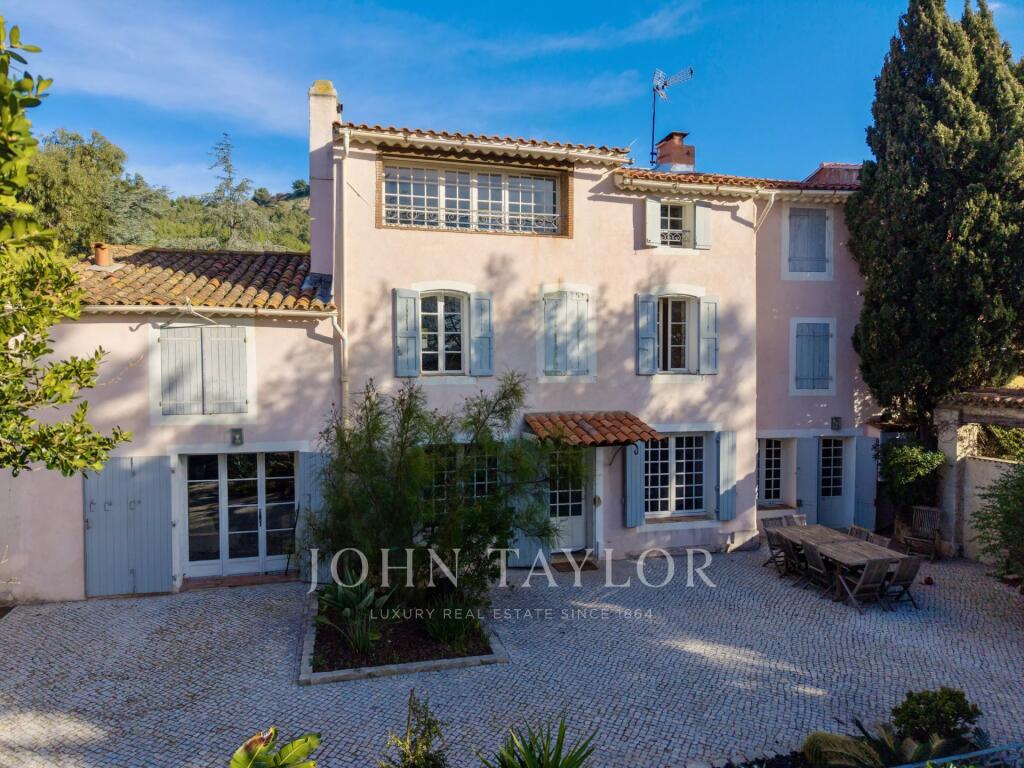 Main image of property: Provence-Alps-Cote d`Azur, Var, Six-Fours-les-Plages