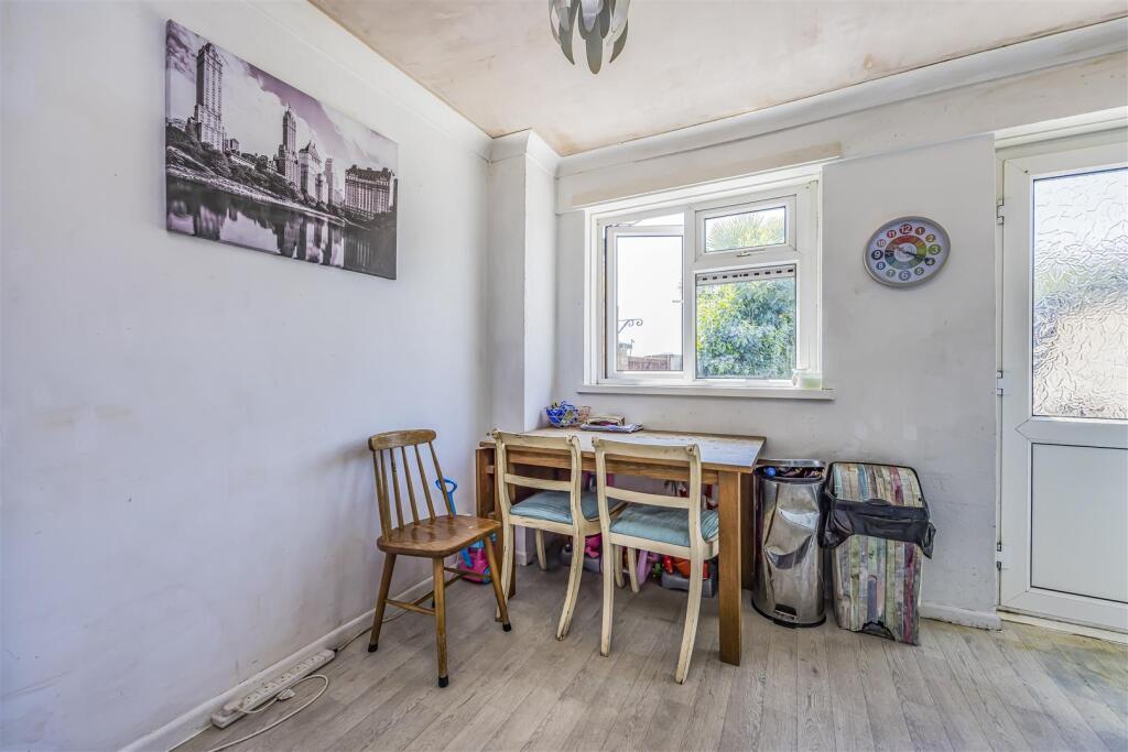 wakfords way, west leigh, Havant - More