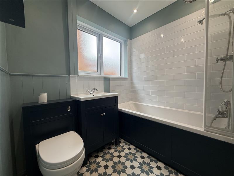 House in Gloucester - View 4