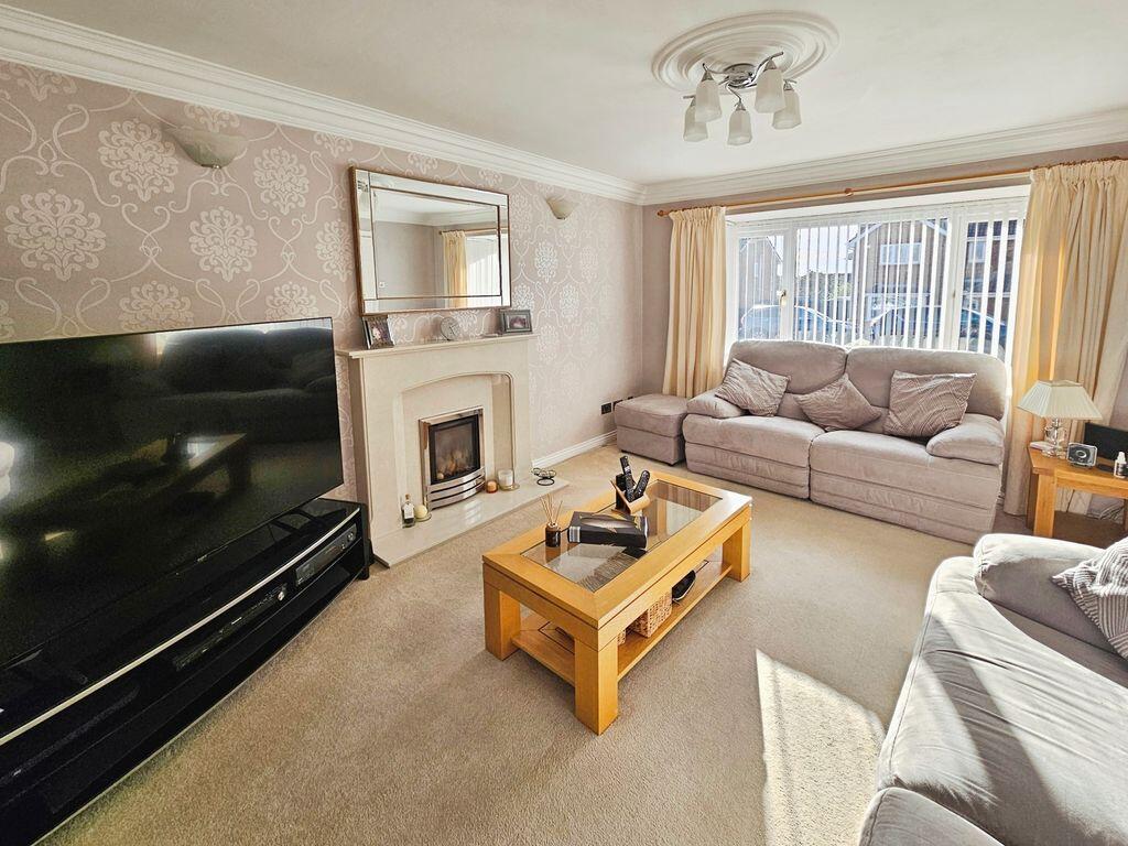 Dunstanburgh Close, Bedlington photo 3