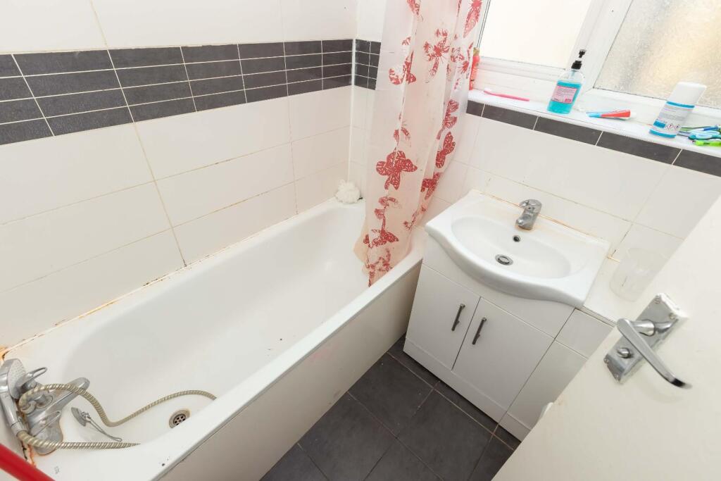 Apartment in Hove, Aldrington - More