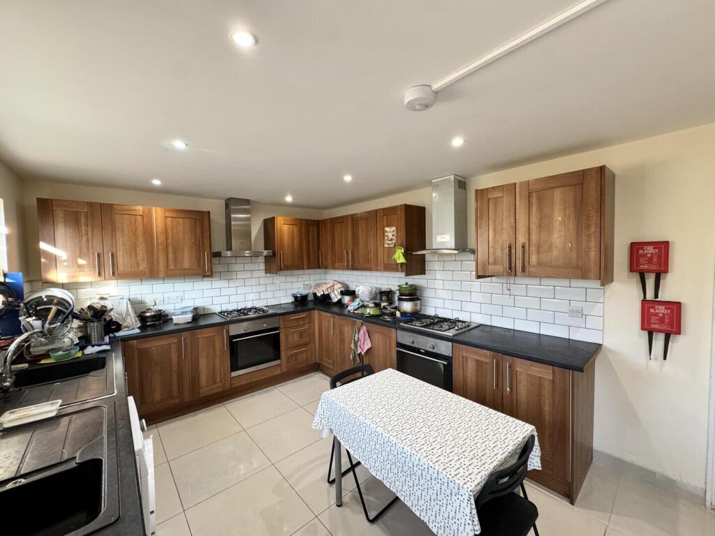 House in Twickenham - More