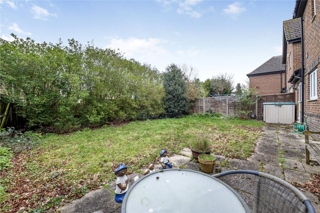 House in Woking, Knaphill - View 2
